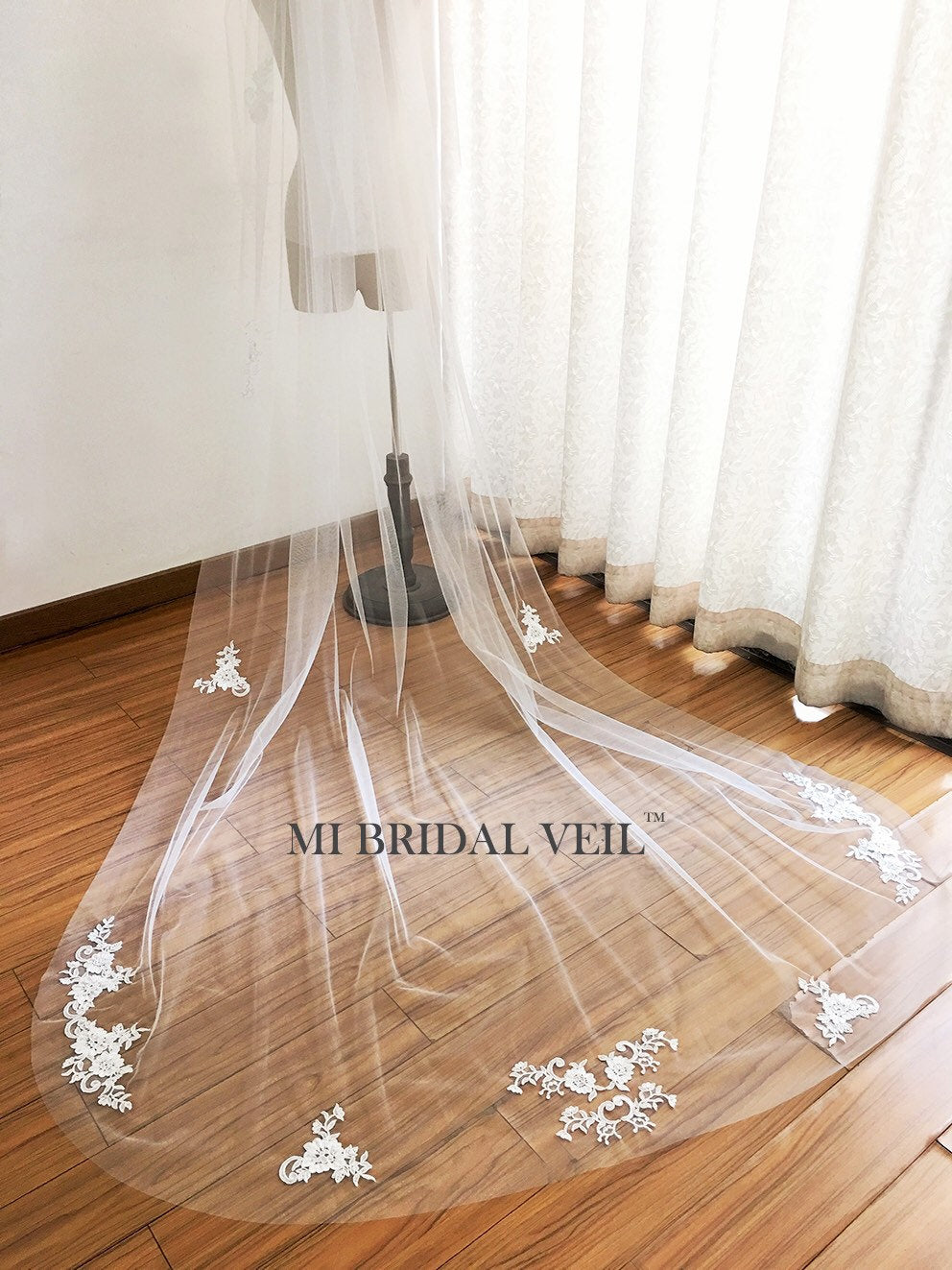 Cathedral Lace Wedding Veil, Lace Appliqués Bridal Veil w Blusher Veil, Mi Bridal