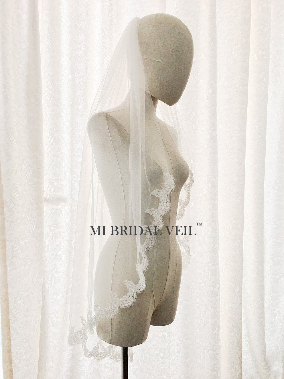 Lace Wedding Veil, Fingertip Lace Bridal Veil, Small EyelashLace at Chest, Mi Bridal