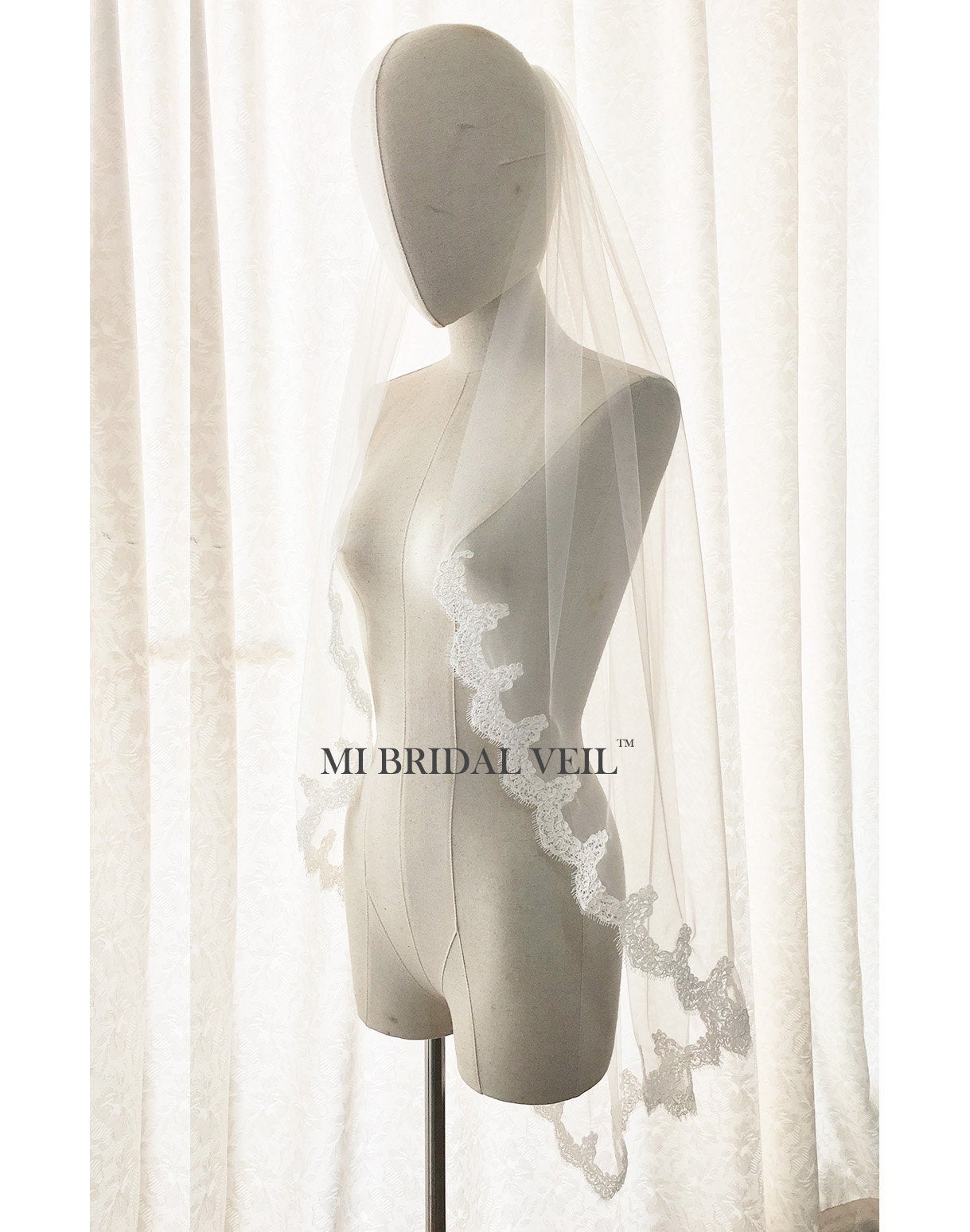 Lace Wedding Veil, Fingertip Lace Bridal Veil, Small EyelashLace at Chest, Mi Bridal