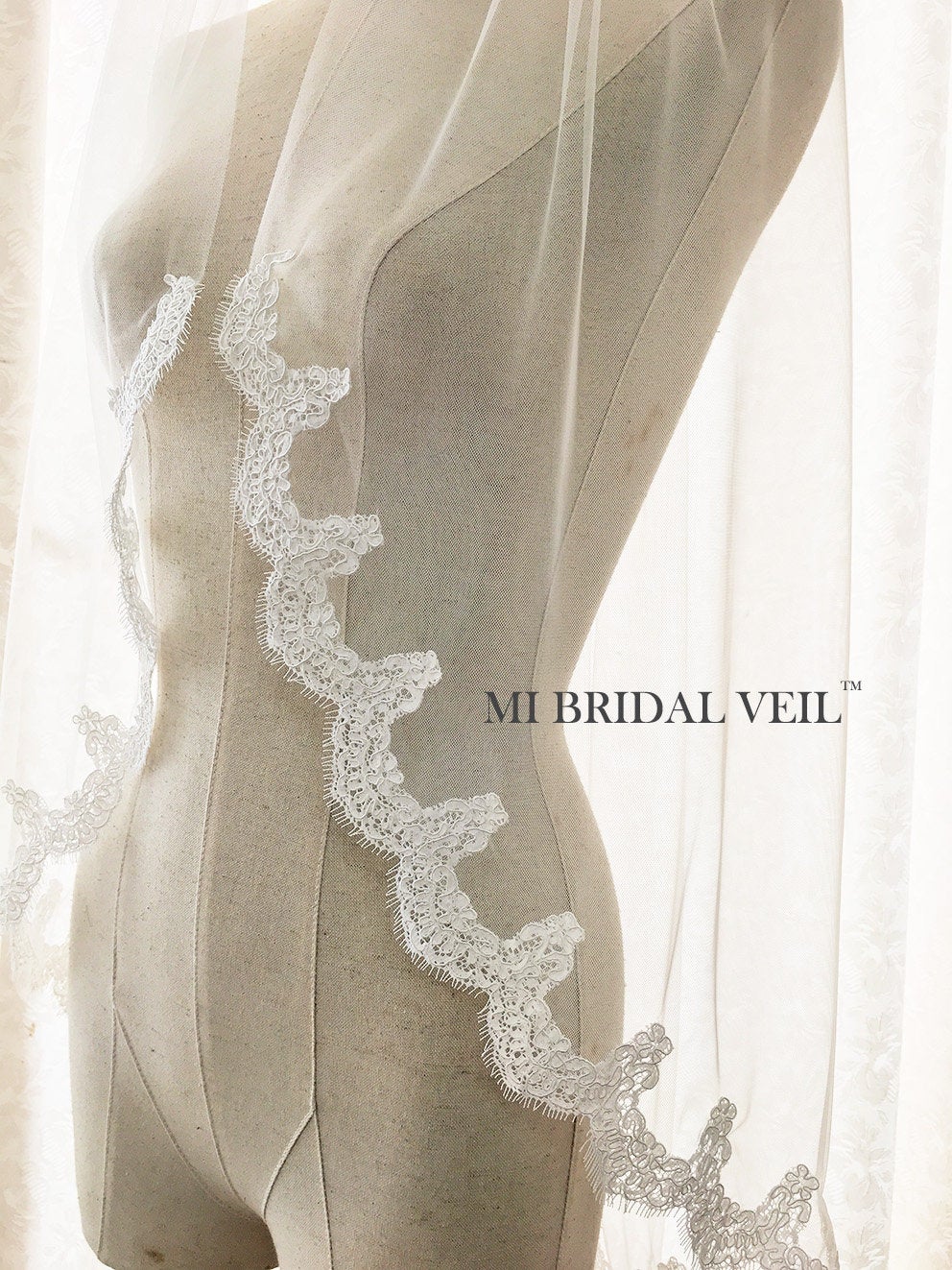 Lace Wedding Veil, Fingertip Lace Bridal Veil, Small EyelashLace at Chest, Mi Bridal