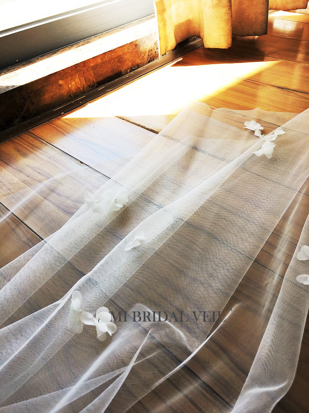 Wedding Veil w Flower, Chapel Boho Veil, Soft Beach Bridal Veil, Mi Bridal