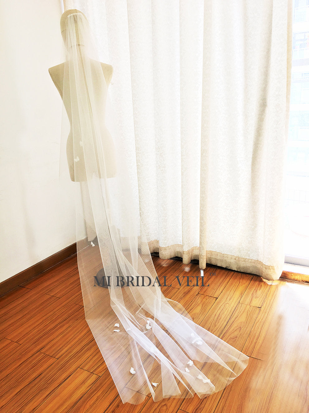 Wedding Veil w Flower, Chapel Boho Veil, Soft Beach Bridal Veil, Mi Bridal