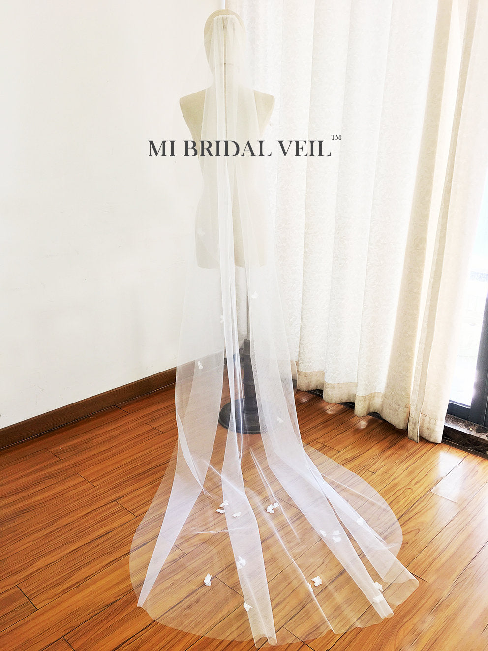 Wedding Veil w Flower, Chapel Boho Veil, Soft Beach Bridal Veil, Mi Bridal