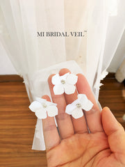 Wedding Veil w Flower, Boho Fingertip Petal Bridal Veil, Satin Flower w Rhinestone Soft Bridal Veil, Mi Bridal