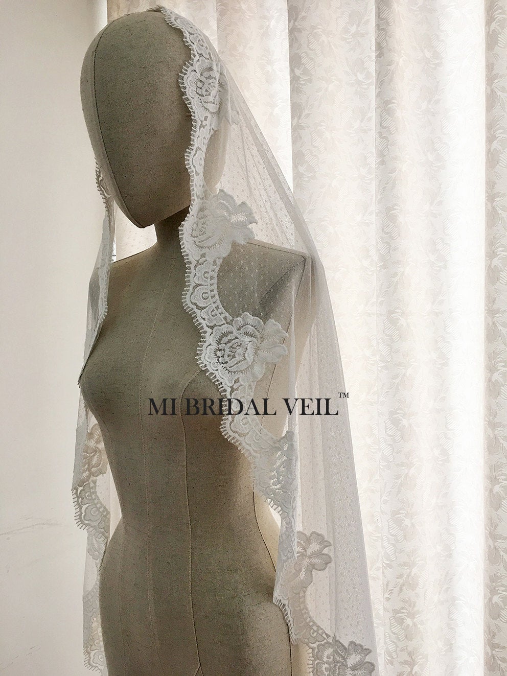 Polka Dot Veil, Mantilla Lace Wedding Veil. Vintage Inspired Rose Lace Waltz Bridal Veil. Mi Bridal
